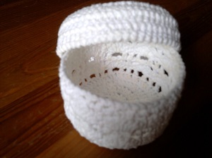 bonbonni? avec couvercle pour drag? faite au crochet pour toutes c?monies