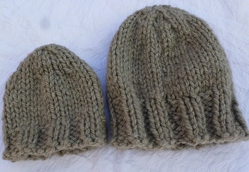BONNET HOMME ET ENFANT ASSORTIS TRICOTES MAIN