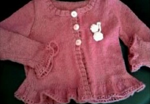 CREATION VESTE A VOLANT ENFANT TRICOTEE MAIN