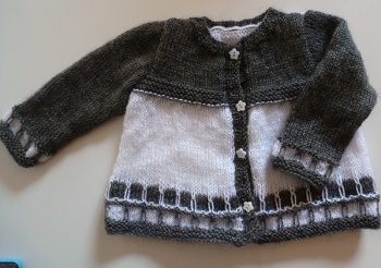 veste bébé gris foncé et clair, tricotée main point bicolore